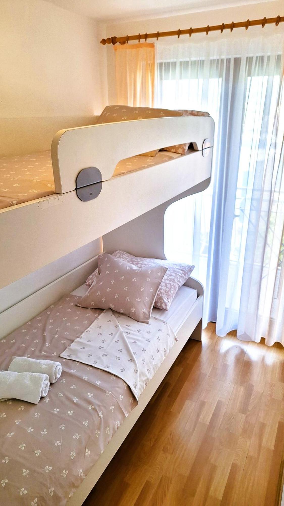 Apartmani I & J Seric Seget Vranjica Exteriér fotografie