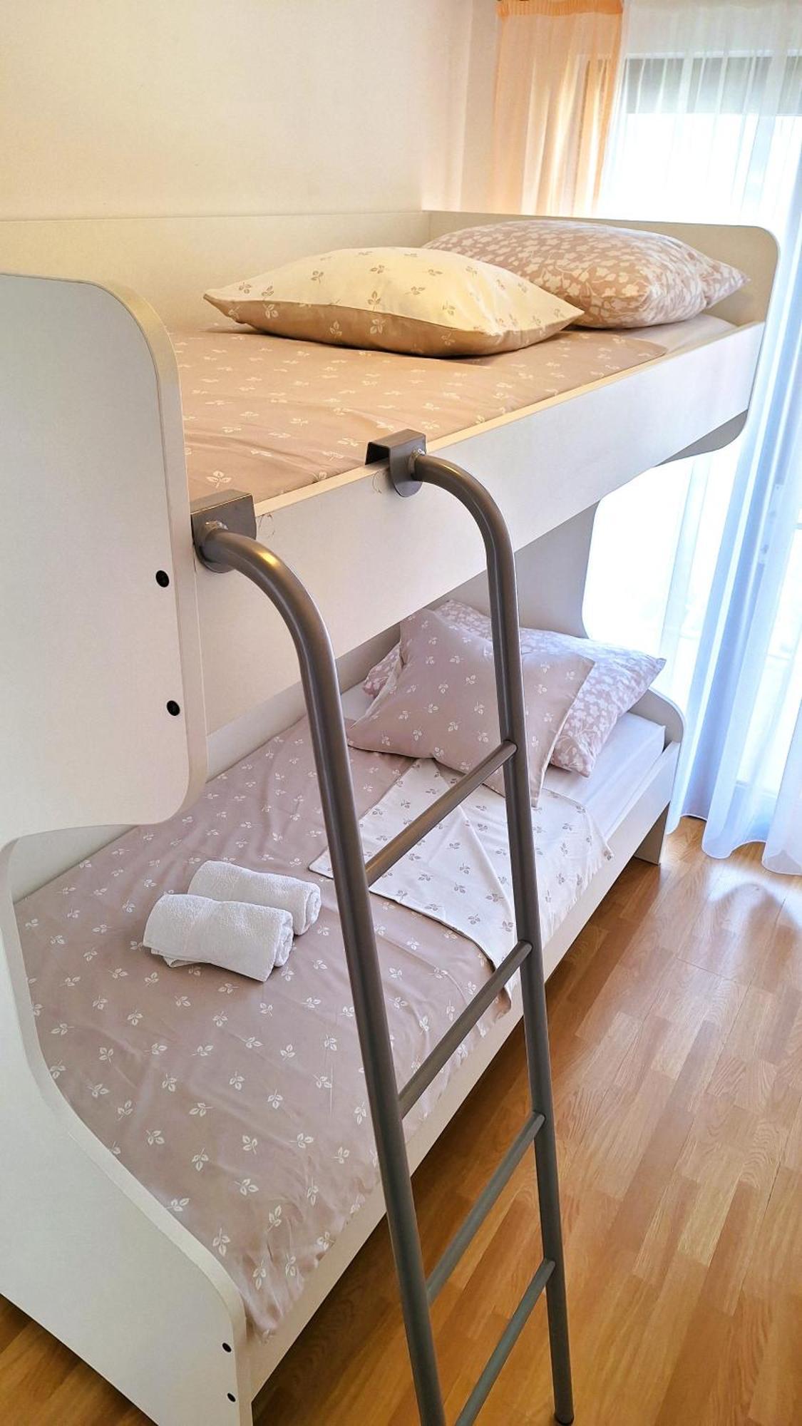 Apartmani I & J Seric Seget Vranjica Exteriér fotografie