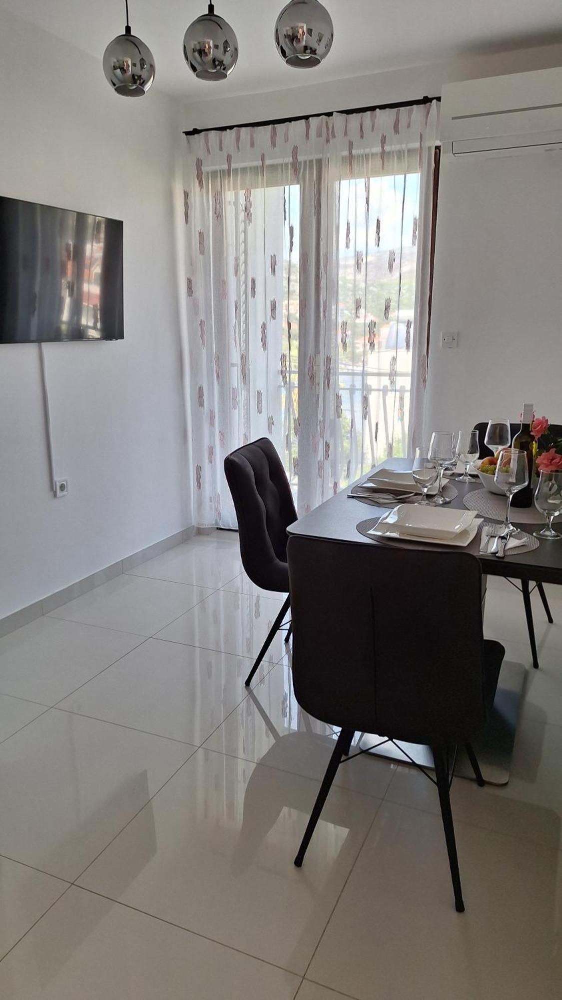 Apartmani I & J Seric Seget Vranjica Exteriér fotografie